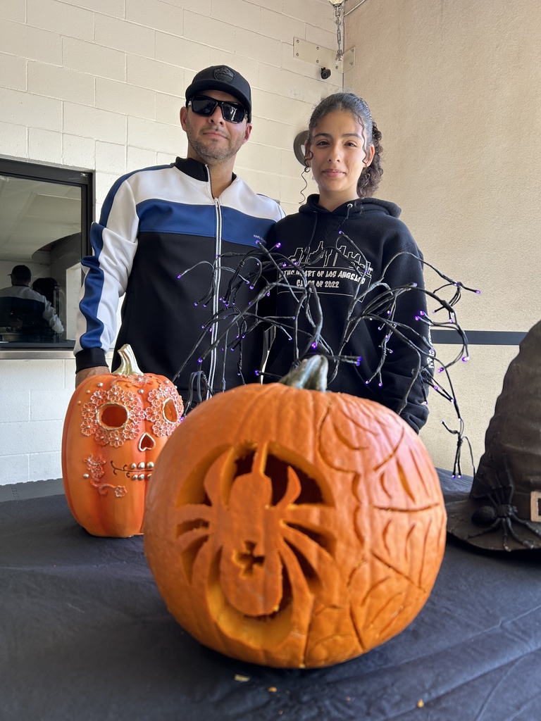 SHHS Father Daughter Pumpkin Carving!